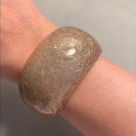 Gold metal cuff bracelet - Picture 2 of 3